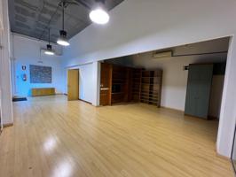 LOCAL COMERCIAL Y PLAZA DE PARKING EN COVADONGA photo 0