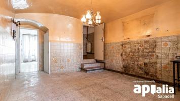 Casa unifamiliar con patio en pleno centro de Castellar del Vallés. photo 0