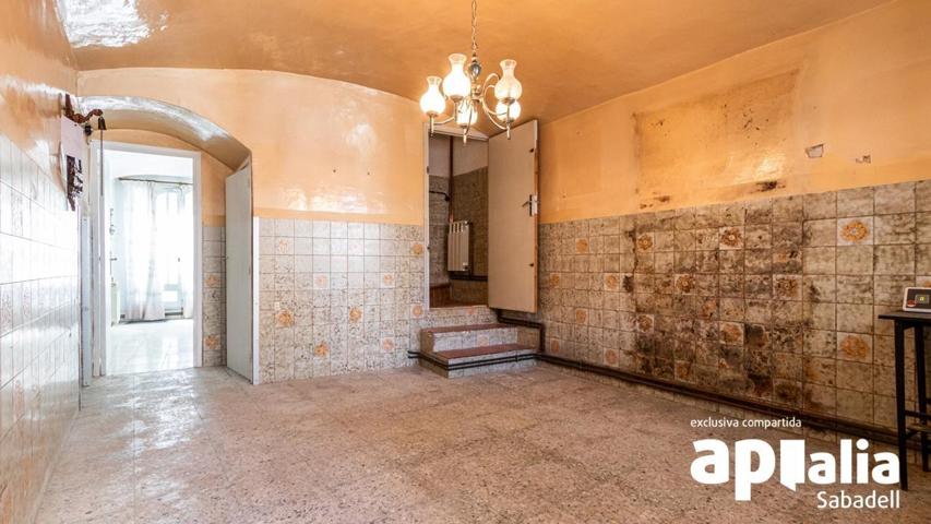 Casa unifamiliar con patio en pleno centro de Castellar del Vallés. photo 0