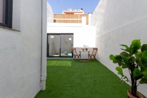 A ESTRENAR EN EL CENTRO PLANTA BAJA CON JARDIN photo 0