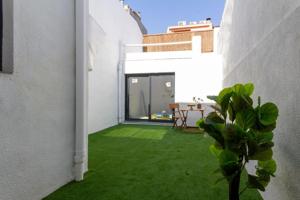 A ESTRENAR EN EL CENTRO PLANTA BAJA CON JARDIN photo 0