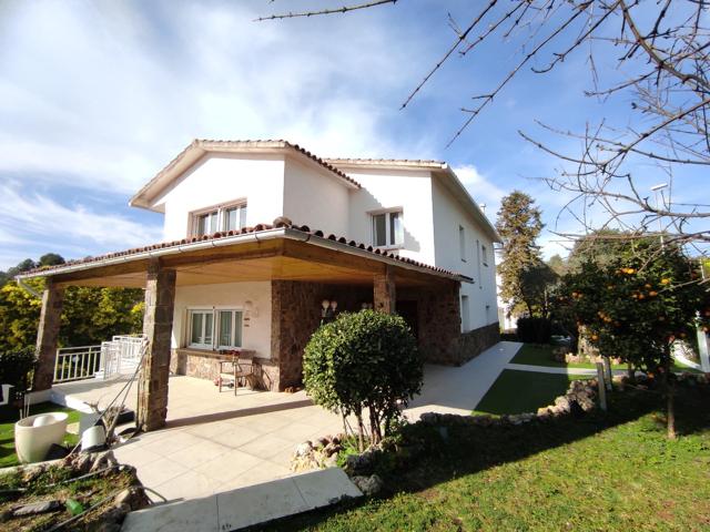 ESPECTACULAR CHALET CON PISCINA photo 0