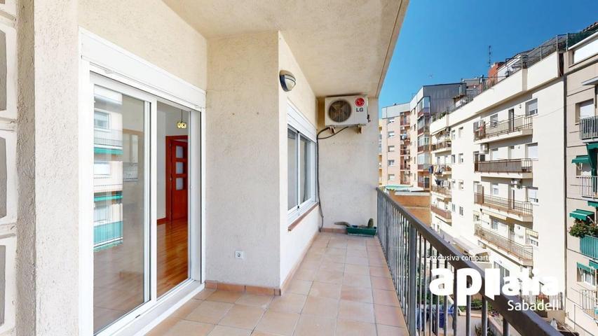 PISO CON BALCÓN DE 3 HABITACIONES photo 0
