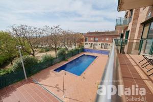 CON PISCINA COMUNITARIA Y PLAZA DE PARQUING photo 0