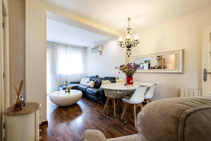 ¡Descubre este encantador piso en una excelente ubicación! photo 0