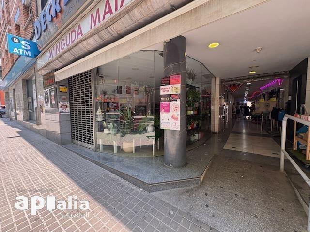 Local comercial con excelente visibilidad en plena Av. Matadepera – Zona de alto tránsito en Sabadell photo 0