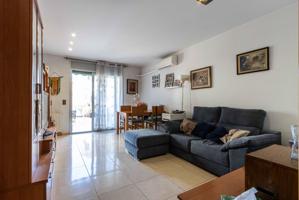 ESTUPENDA CASA SEMI-NUEVA CON GRAN GARAGE !! photo 0