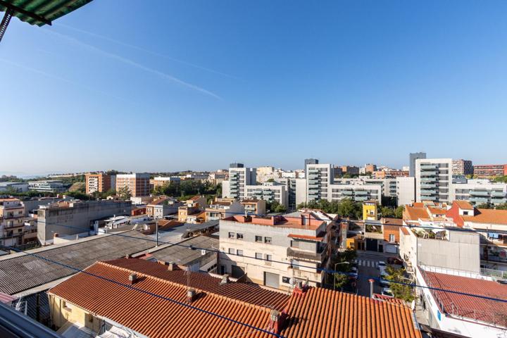 PISO REFORMADO CON CHIMENEA Y EXTERIOR photo 0