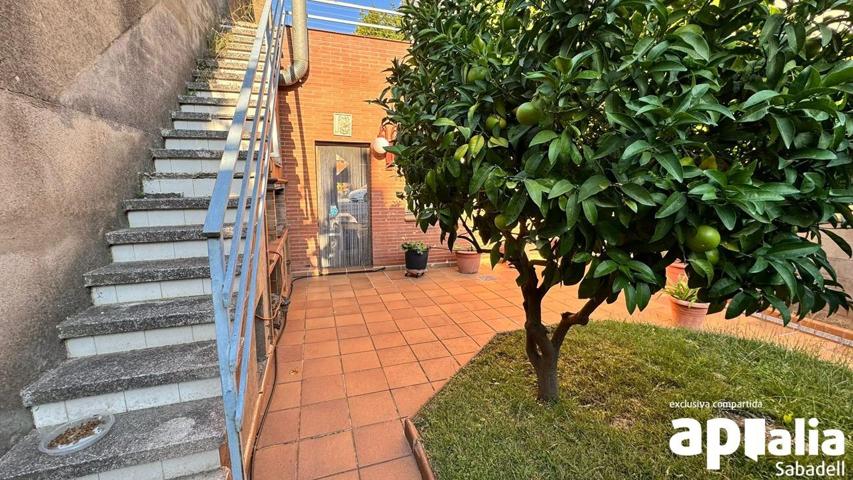 TERRENO EN VENTA CON PROYECTO DE VIVIENDA UNIFAMILIAR ENTRE MEDIANERAS EN EL CORAZÓN DE CASTELLAR DEL VALLES photo 0