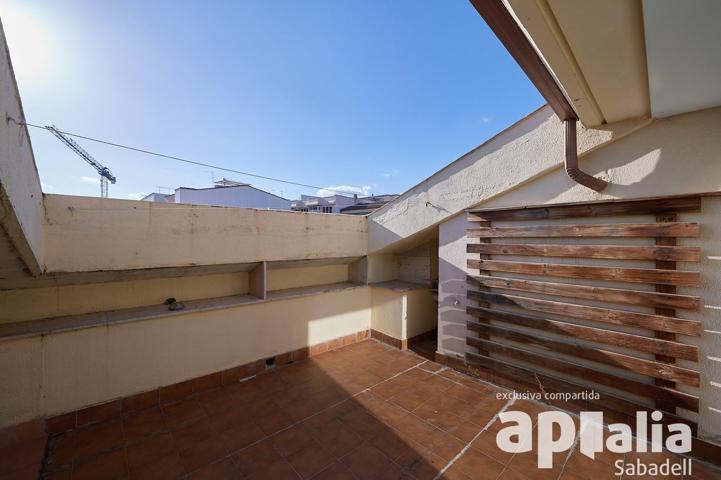 Casa de 210m² con Garaje 3 Coches y Solárium en el Centro de Sentmenat Deje de buscar! photo 0