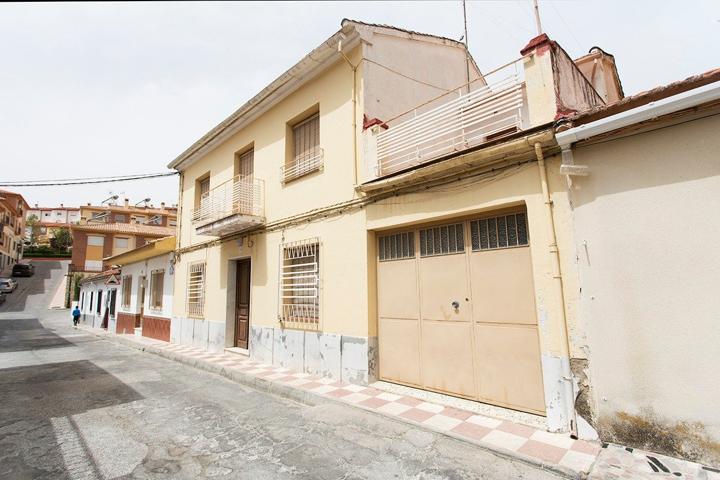 Magnifica casa de pueblo en pleno centro de Alfacar junto a Fuente Chica. Plaza de garaje. Muy ampli photo 0