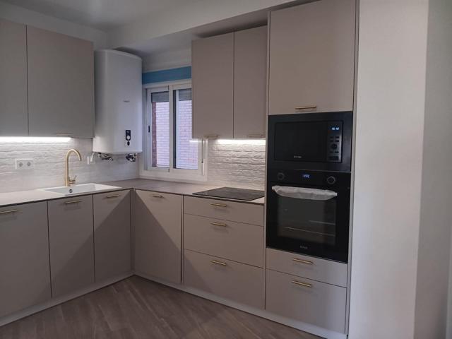 Piso reformado a estrenar con 4 habitaciones junto a Parque de María Luisa photo 0