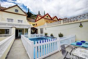 Chalet y vivienda de invitados a solo 400metros de la Playa, con piscina privado y 2 plazas de garaje. photo 0