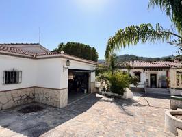 Gran oportunidad en Pinos de Alhaurín! Chalet con 3 viviendas, piscina y 1.500m² de terreno photo 0