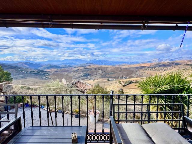 Amplia Casa de Campo Andaluza – 6 Dormitorios, 6 Baños, Dos Viviendas en Una photo 0