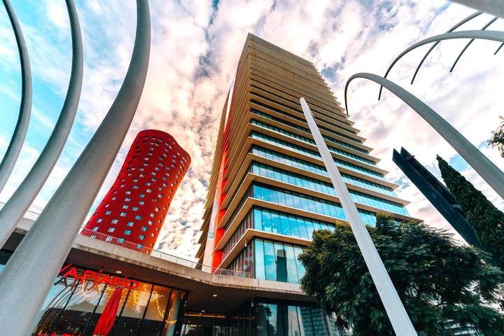 Moderno apartamento en torre emblemática de Plaza Europa photo 0