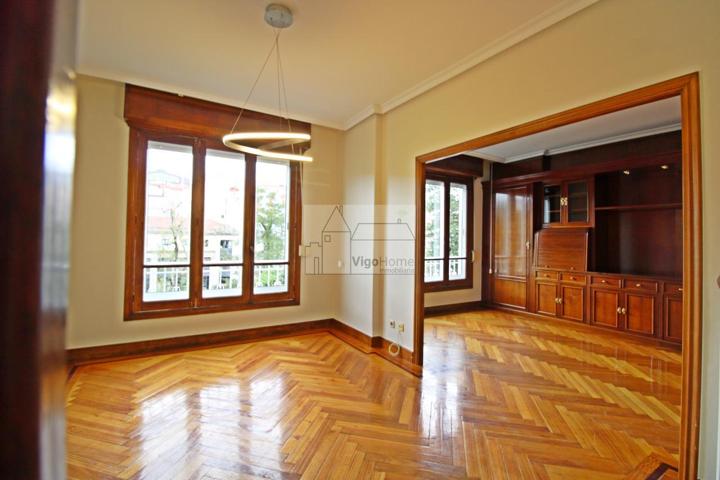 Exclusivo piso en alquiler en la PLAZA DE COMPOSTELA, con GARAJE photo 0