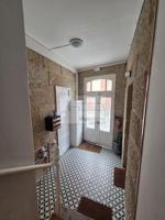 Vivienda + Bajo comercial con posibilidad de hacer garajes. (Opción de adquirir ático arrendado) photo 0