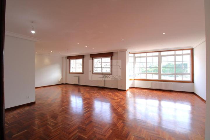 Piso de aprox 200m en García Barbón, con Garaje y Trastero photo 0