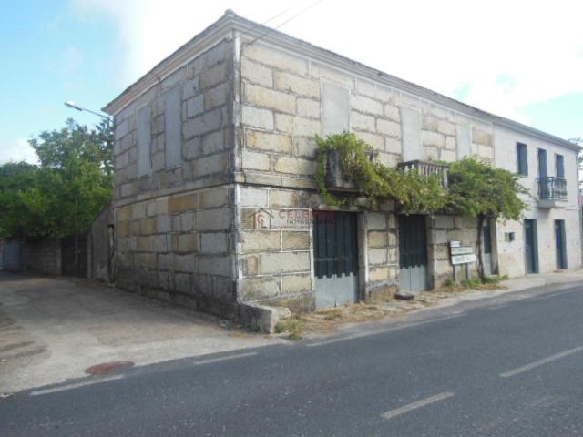 Casa de piedra para restaurar con finca cerrada photo 0