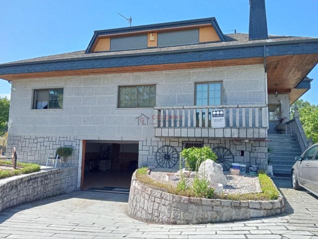 CHALET CON PISCINA Y FINCA photo 0