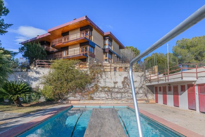 Exclusividad y Comfort: Dos Chalets Únicos con Vistas Espectaculares en Manresa photo 0