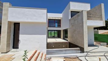 Villa en venta en Nueva Andalucía, Marbella photo 0