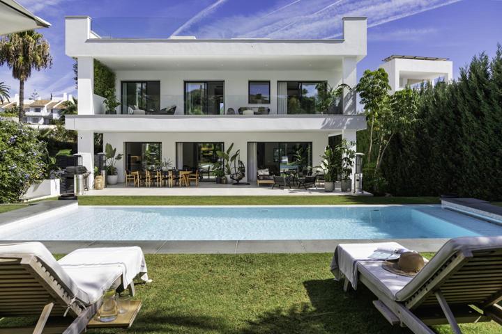 Villa en venta - La elegancia se une a la comodidad en Puerto Banús - Marbella photo 0