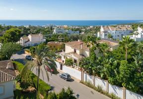 VILLA EN VENTA EN NAGUELES | MARBELLA photo 0