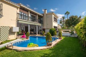 VILLA EN VENTA EN NAGUELES | MARBELLA photo 0
