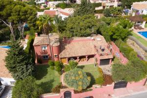VILLA EN VENTA EN ELVIRIA A SOLO UNOS MINUTOS ANDANDO DE LA PLAYA | MARBELLA photo 0