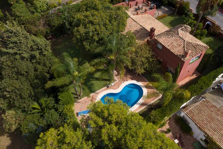 VILLA EN VENTA EN ELVIRIA A SOLO UNOS MINUTOS ANDANDO DE LA PLAYA | MARBELLA photo 0