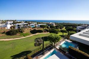 ADOSADO CON VISTAS AL MAR Y AL GOLF EN VENTA EN CABOPINO | MARBELLA photo 0