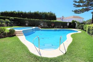 APARTAMENTO DÚPLEX JUNTO A LA PLAYA EN VENTA EN LAS CHAPAS | MARBELLA photo 0