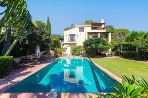 FANTÁSTICA OPORTUNIDAD: VILLA RÚSTICA DE LUJO CON VISTAS AL MAR EN EL CORAZÓN DE ELVIRIA, MARBELLA ESTE photo 0