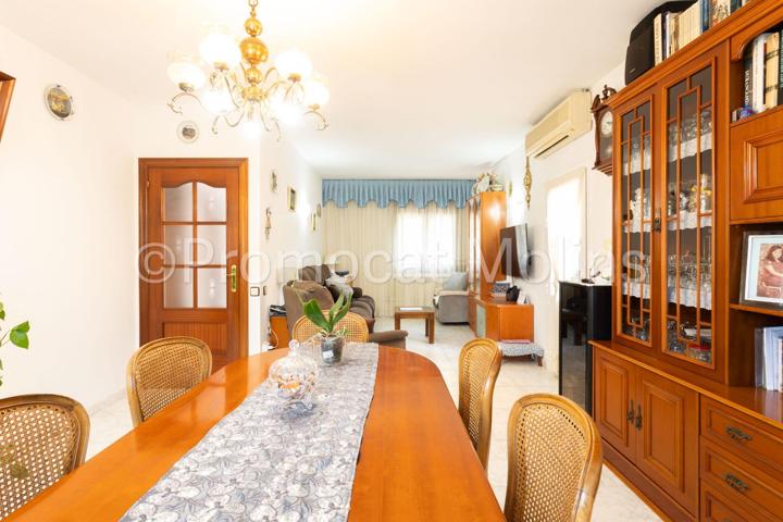 ¡Oportunidad única! Casa ideal para dos familias o inversión con apartamento independiente photo 0