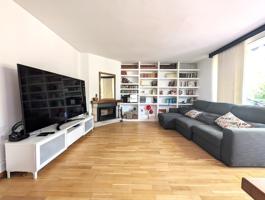 Encantadora casa con terraza privada, chimenea y vistas – lista para entrar a vivir photo 0