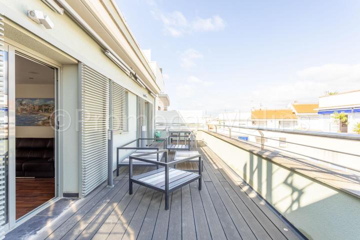 Ático exclusivo con terrazas y vistas al mar en segunda línea de playa en Sitges photo 0