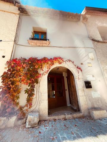 Encantadora casa rústica con elegancia moderna en el corazón de Collbató photo 0