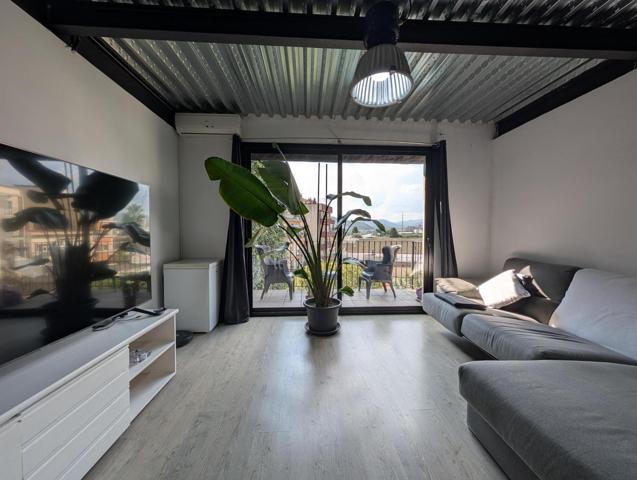 Espectacular piso con estilo industrial y bohemio en el corazón de Molins de Rei – Zona Terraplè photo 0