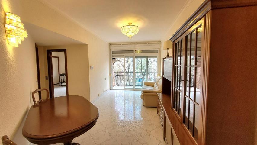 PISO AMPLIO DE 4 HABITACIONES EN SAGRADA FAMILIA photo 0