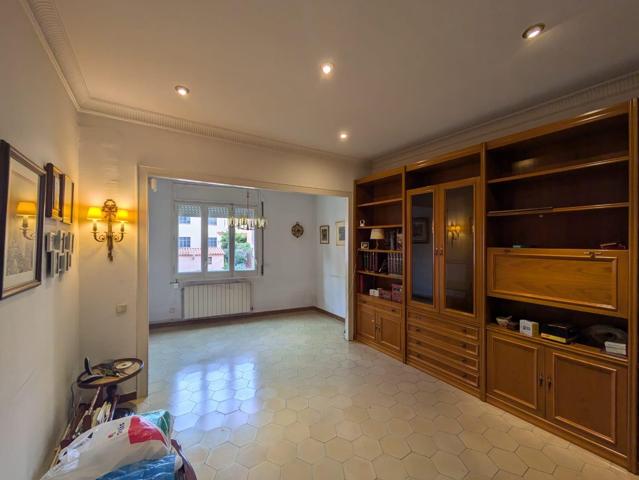 Vive el encanto de Gràcia en esta joya en finca regia photo 0