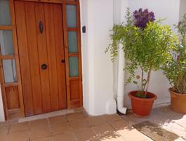 ¡Una oportunidad única para vivir o invertir en una vivienda con personalidad propia! photo 0
