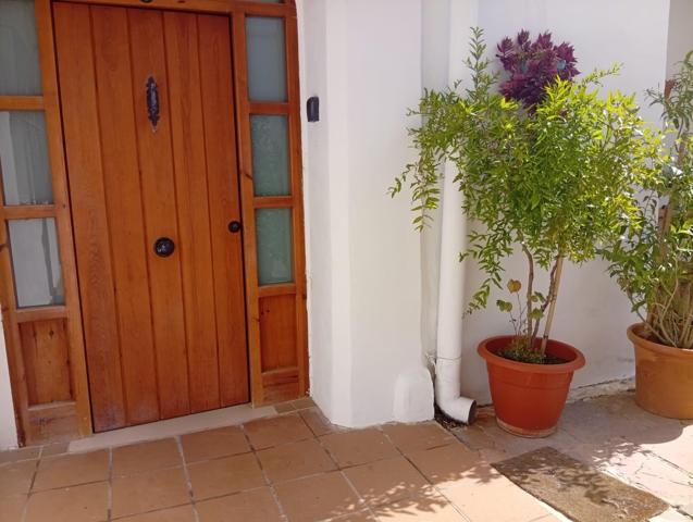 ¡Una oportunidad única para vivir o invertir en una vivienda con personalidad propia! photo 0