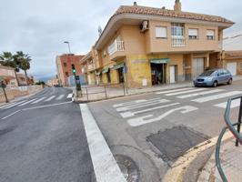 SE VENDE, estupenda plaza de garaje y trastero, en un edificio nuevo , donde la entrada es muy buena y de fácil acceso tiene un trastero adosado  de amplias dimensiones,zona de  los Barreros. photo 0