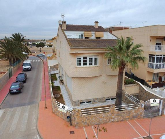 Se vende precioso chalet en Santiago de la Ribera con amplio sótano, jardín y terraza photo 0