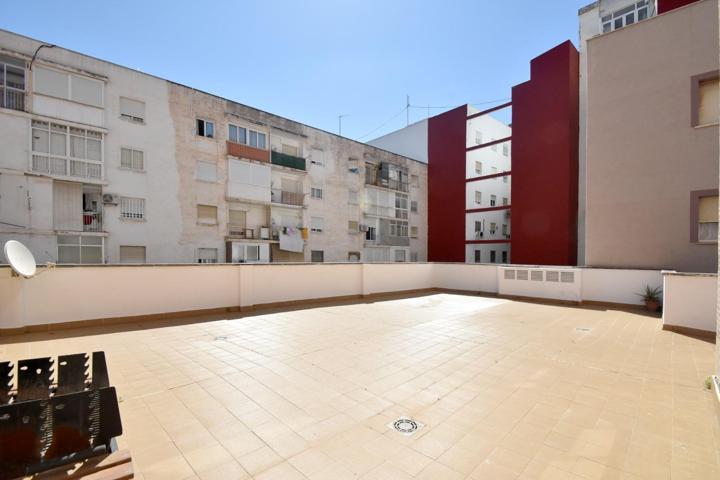 Se vende piso de 2 dormitorios, plaza de garaje y trastero junto al Corte Inglés photo 0