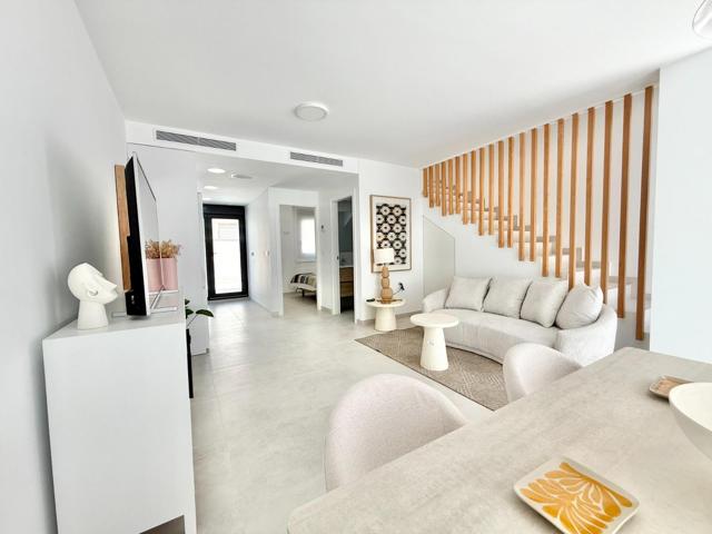 Se vende chalet adosado con 3 dormitorios y 2 baños en Cox Alicante photo 0