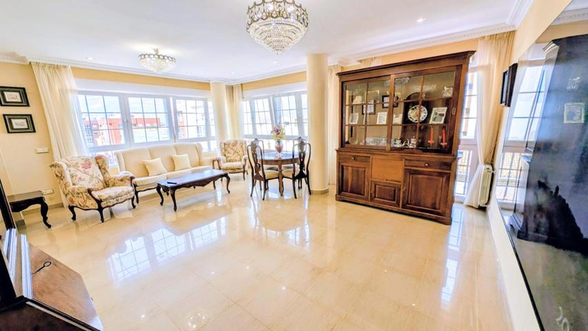 Se vende exclusivo piso de 4 dormitorios en el corazón de La Unión con garaje y excelentes calidades photo 0
