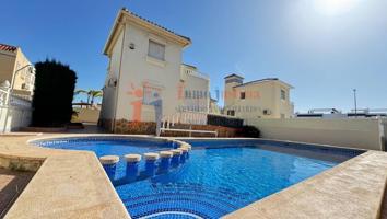 Chalet independiente con piscina y gran terraza photo 0